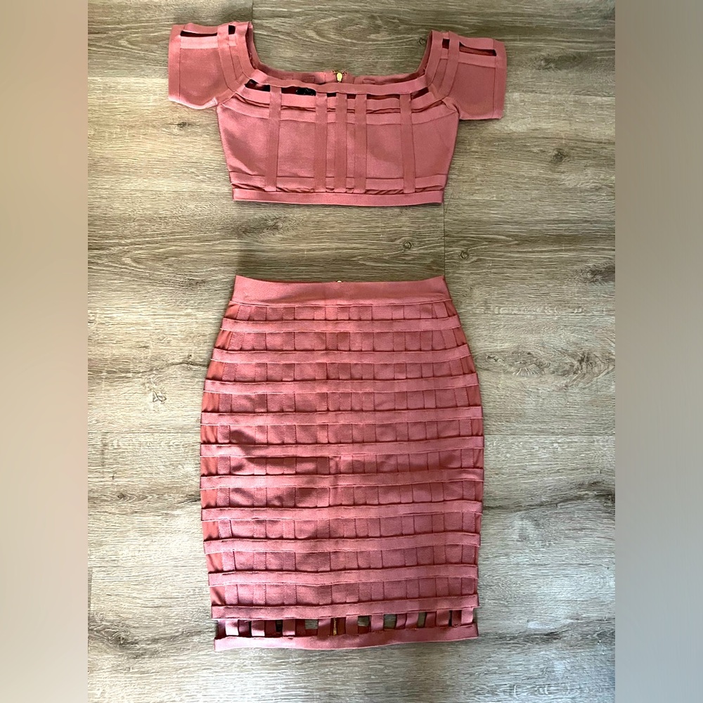 Bandage Bebe 2 piece set. Stunning when on.
